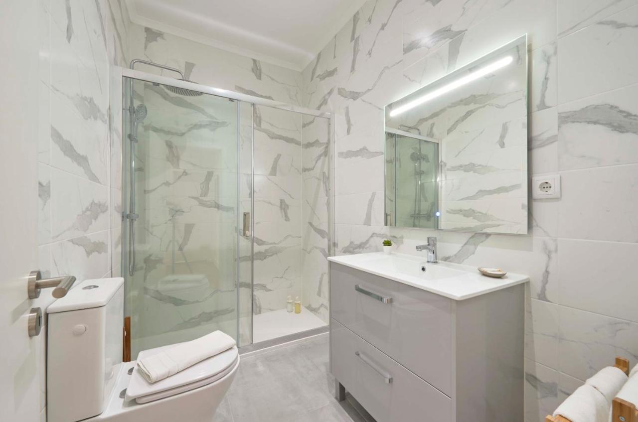 Spacious&Light-Filled 4BR Apartment By TimeColer Amadora Exterior foto