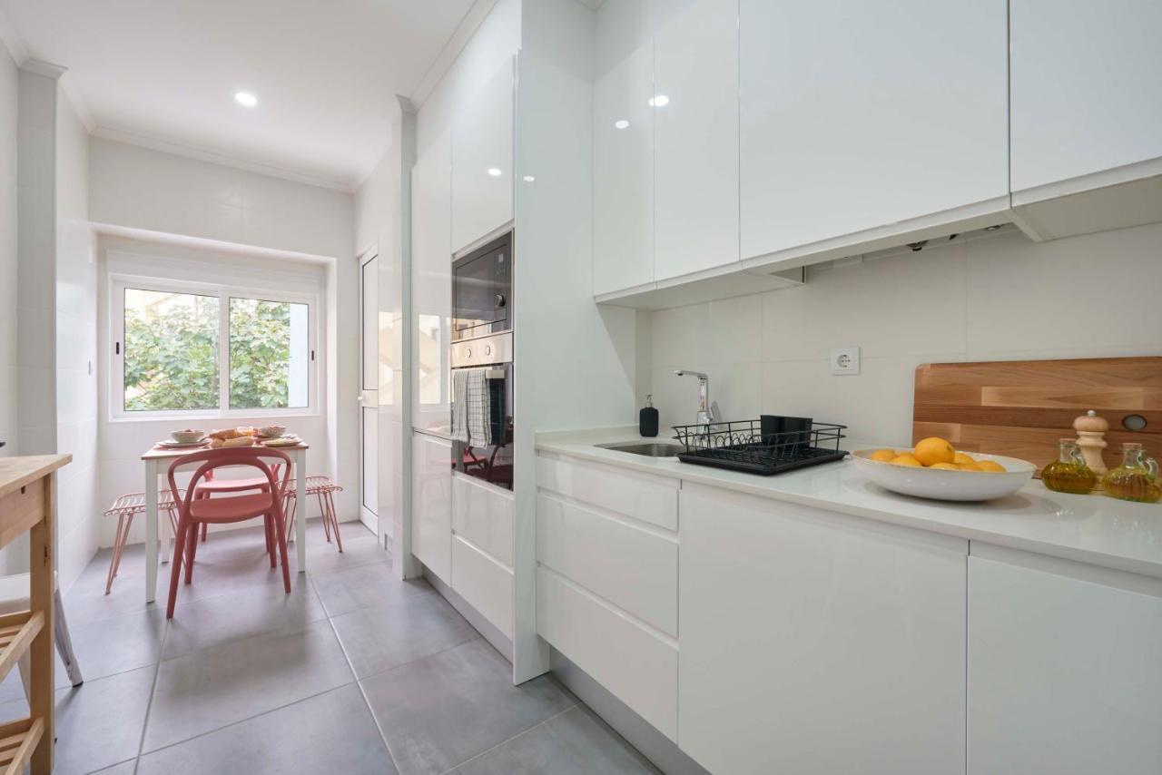 Spacious&Light-Filled 4BR Apartment By TimeColer Amadora Exterior foto